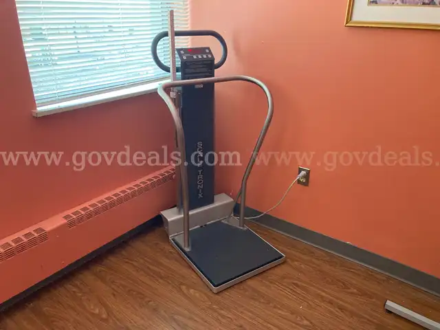 Lot of 2 Digital Scales and 2 Classic Beam Style Scales