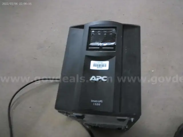 APC Smart-UPS 1500 battery backup / surge protector - NEW