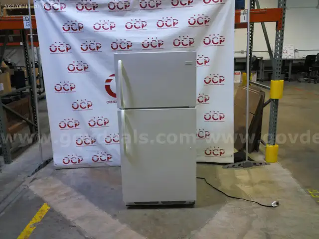 14.8 Cu. Ft. Top Freezer Refrigerator FFTR1513LW - POWER ON