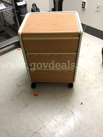 Lot of 6 wood bedside cabinets (2 are on wheels)