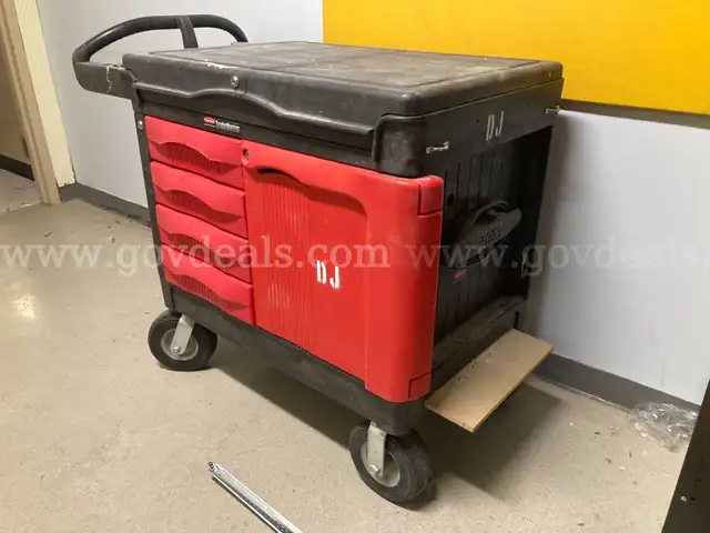 Rubbermaid TradeMaster Rolling Toolbox