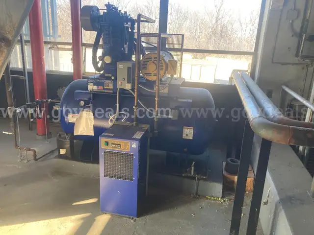 Quincy QR-370 Air Compressor - large