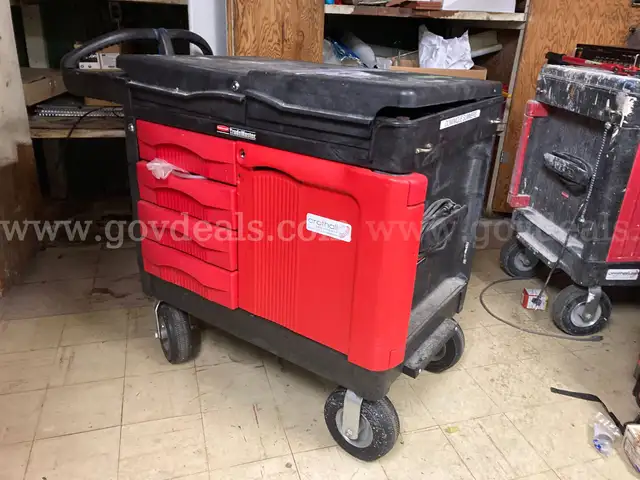 Rubbermaid TradeMaster Rolling Toolbox
