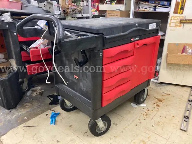 Rubbermaid TradeMaster Rolling Toolbox