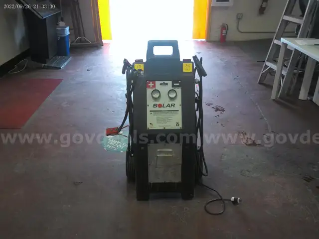 AGM CHARGER SOLAR COMMERCIAL JUMP BOX  - 1 UNITS