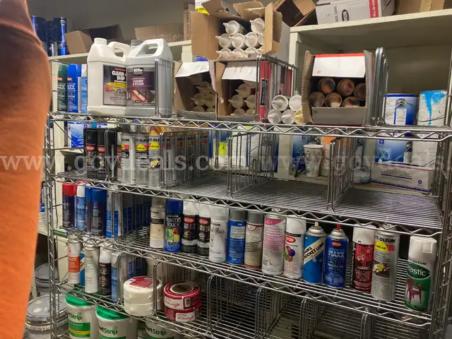 Spray paint and primer - 129 bottles - NEW