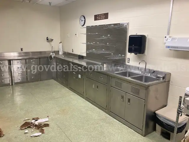 Stainless Steel Countertop with drawers below and one sink - U-shaped - large