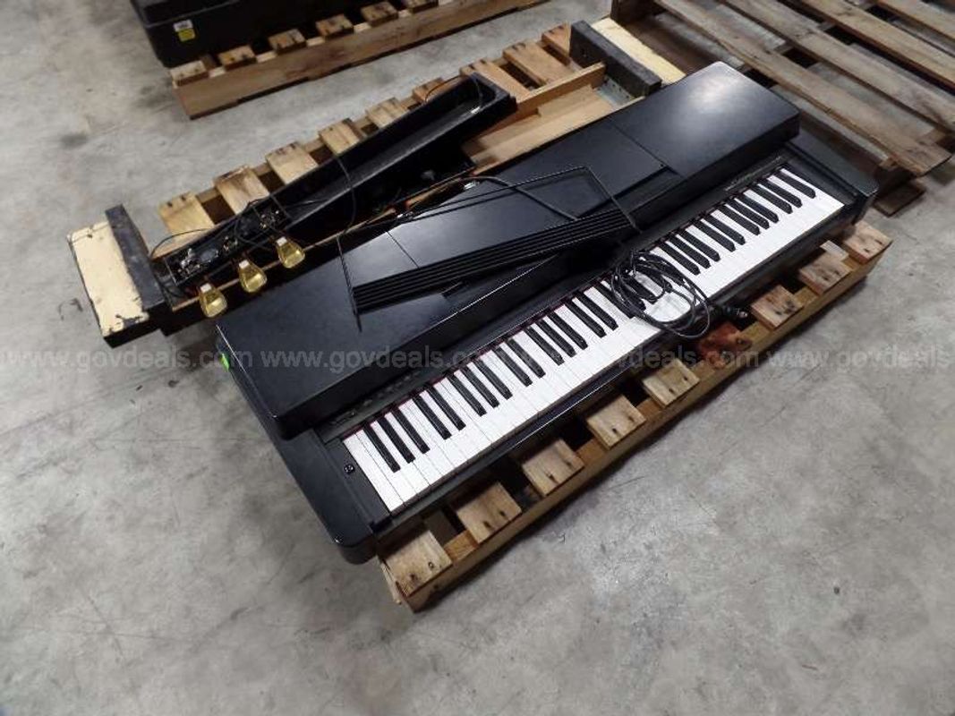 One Used Yamaha Clavinova CLP-260 Digital Piano in working condition. |  GovDeals