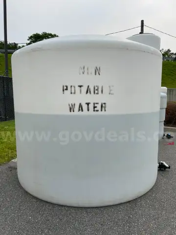 2000 GALLON PORTABLE WATER TANK
