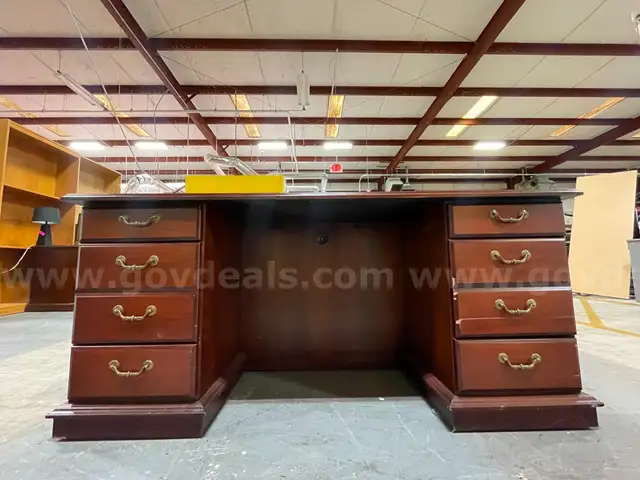KNEESPACE CREDENZA LIGHT CHERRY