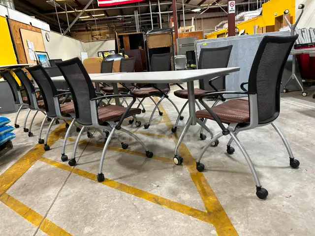 1 HUGE LOT OF COLLABORATIVE TABLES AND CHAIRS - GREAT SHAPE !!!!
