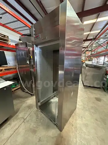 35 1/2&#x22; Spec-Line One Section Roll In Freezer, (1) Right Hinge Solid Door, 115v BY TRAULSEN