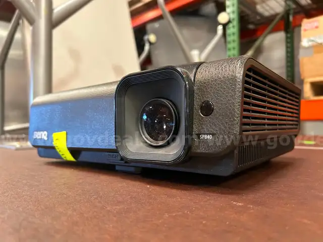 1 PALLET OF PROJECTORS - VARIOUS BRANDS