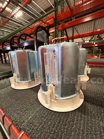 1 LOT OF 6 QSC 2 WAY LOUDSPEAKERS 5.25 -INCH WEATHER RESISTANT [ UNCARTONNED..]