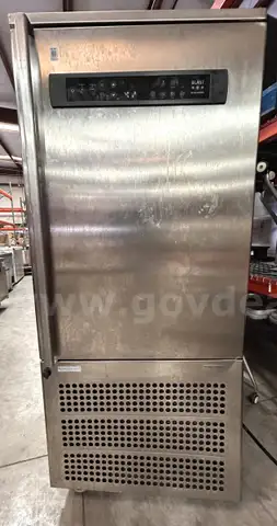 32&#x22; Self-Contained Blast Chiller / Shock Freezer - 143 lb. / 110 lb.