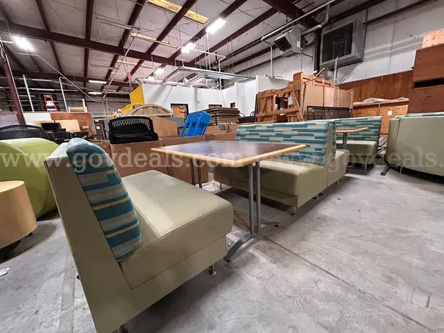 1 LOT OF CAFE & RESTAURANT TABLES AND SEATING - THIS LOT MUST GO !!!