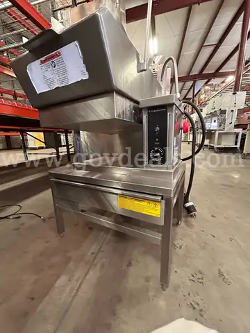 Cleveland SGL30T1 30 gal. Tilt Skillet - Open Leg Base, Peened Interior, Strainer, Natural Gas