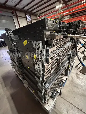 1 LOT OF CISCO SWITCHES - Cisco Catalyst 3750X / 3560X series family.
