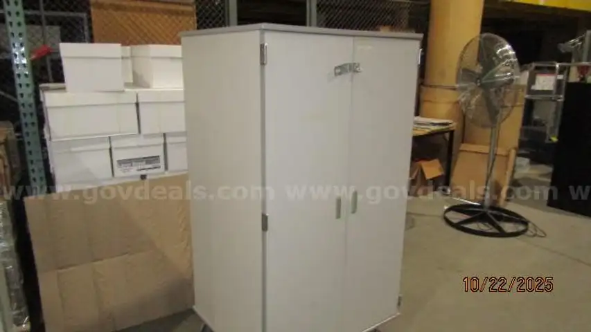 Rolling storage cabinet