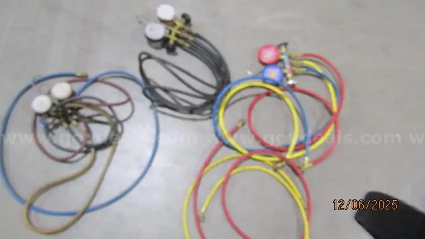 Air conditioning gauges and vacuum pump