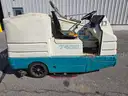 TENNANT 7400 Industrial Ride-On Scrubber