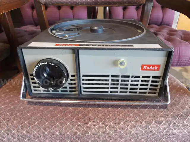KODAK CAROUSEL PROJECTOR