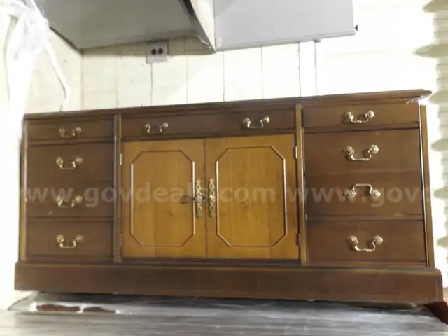 WOODEN OFFICE FURNITURE MULTIPLE DRAWER WITH CENTER CABINETS