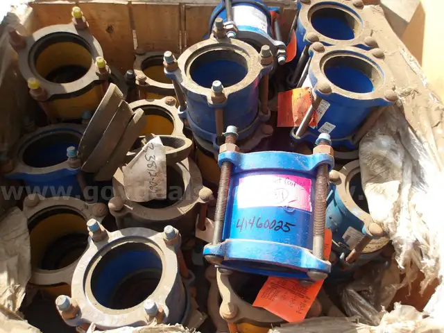 34 MULTI-RANGE CAST 4" COUPLINGS  OD 4.80 - 5.10