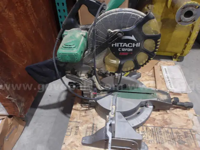 HITACHI 12" COMPOUND MITER SAW