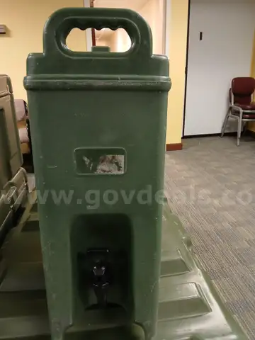 12 Cambro/Carlisle Camtainer Beverage Dispenser