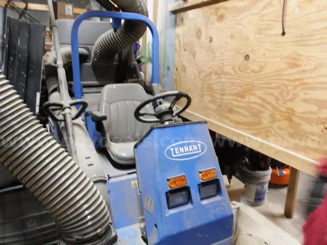 Tennant 6400 Street Sweeper