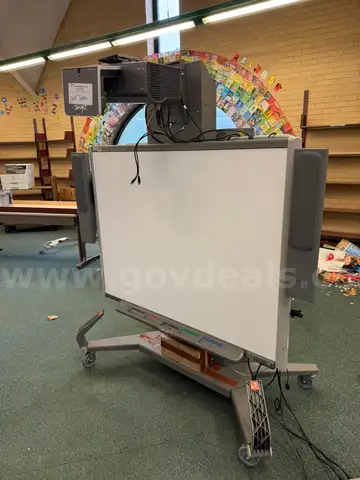 LOT 8 - SMART BOARD