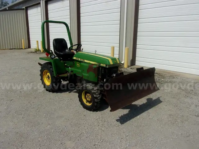 Green 1992 John Deere Tractor Model 855