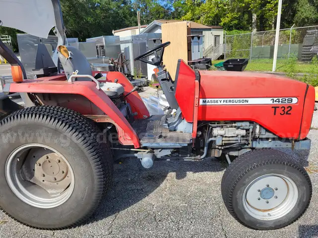 Massey Ferguson 1429 Tractor
