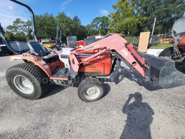 Massey Ferguson 1529 Tractor