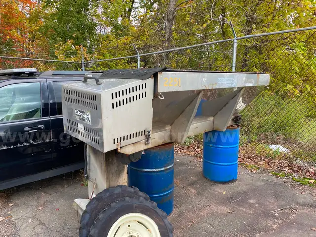 Salt Dog Spreader