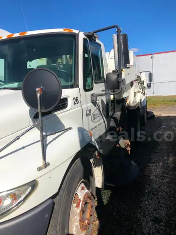 2007 International 4200 VT365 w Timco 420 Sweeper