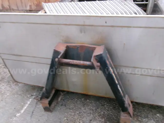 1 HOOK TRUCK STAINLESS  DUMP BED W/ TAILGATE