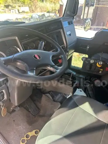2012 kenworth snow and ice truck with damaged engine, will not run or move.