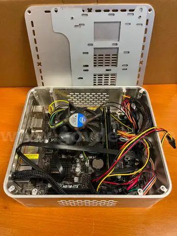 IT - Lot #617 - Lot of 1 - Mini-ITX desktop