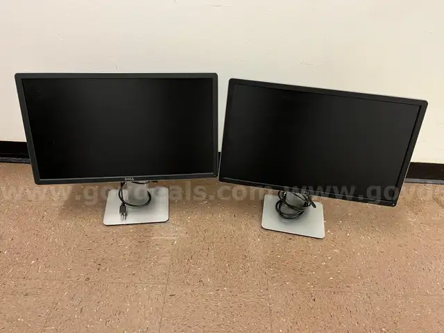 IT - Lot #620 - Lot of 2 - Dell Monitors