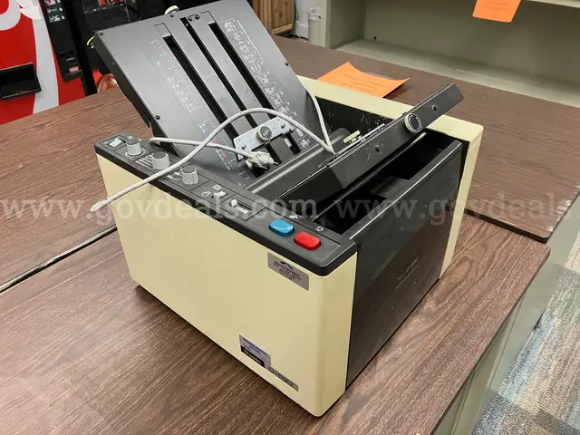 Duplo D-590 Paper Folder, poor condition