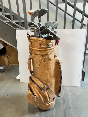 Quantity of 3 Golf Bags