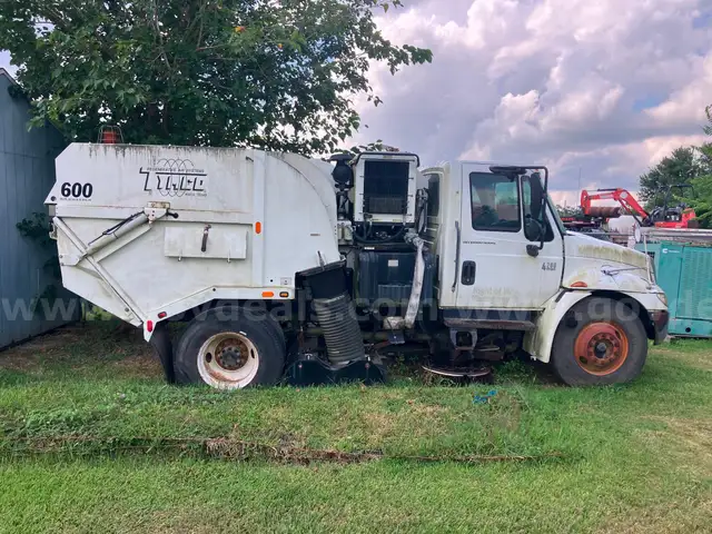 2006 STREET SWEEPER