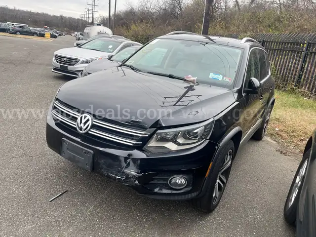 2017 Volkswagen Tiguan - CLEAR TITLE, NO KEY, MILES UNKNOWN