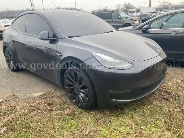 2024 TESLA MODEL Y PERFORMANCE ELECTRIC - CLEAR TITLE - NO KEY - MILES UNKNOWN