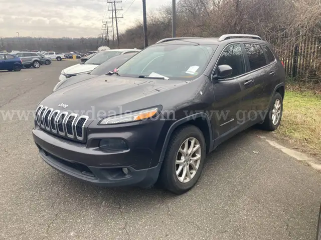 2016 Jeep Cherokee - CLEAR TITLE - NO KEY - MILES UNKNOWN