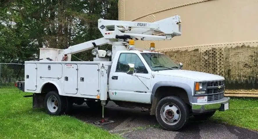 2001 Chevy 3500 Bucket Truck  LOW MILEAGE!