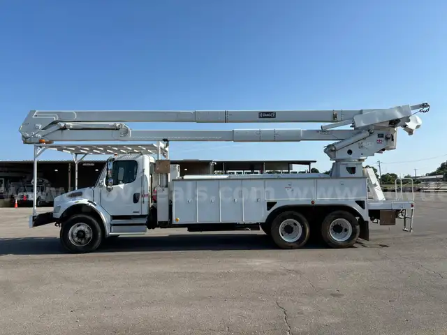 2003 Freightliner M2 106 with Terex / Hi-Ranger Unit and Material Handler (Jib)