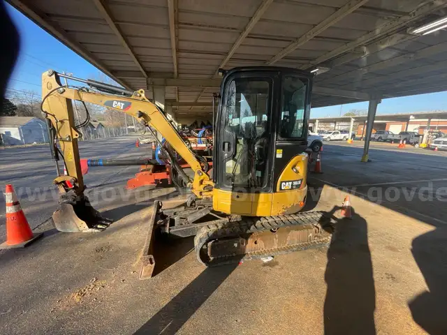 2015 CATERPILLAR 303.5 MINI-EXCAVATOR